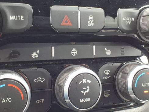 Used 2024 RAM 3500 Big Horn w/ Night Edition AWD/4WD image 18