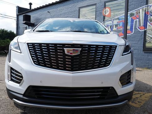 Used 2024 Cadillac XT5 Premium Luxury AWD/4WD image 2