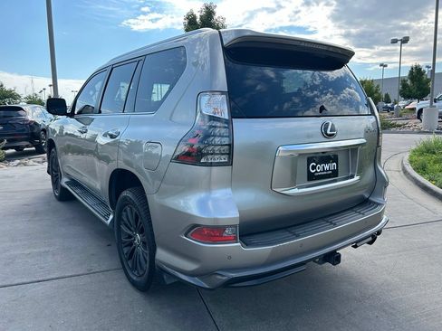Used 2023 Lexus GX 460 Premium w/ Accessory Package AWD/4WD image 6