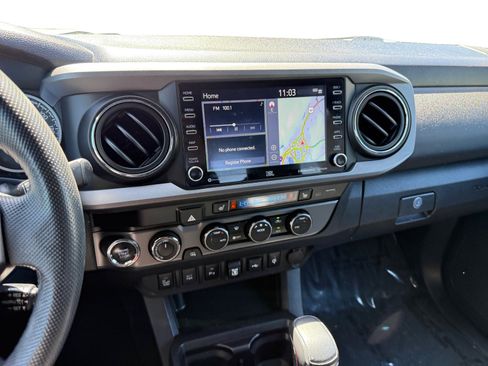 Used 2022 Toyota Tacoma TRD Off-Road w/ TRD Premium Off Road Package AWD/4WD image 12