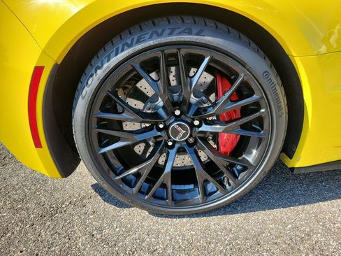 Used 2017 Chevrolet Corvette Z06 w/ Z07 Performance Package RWD image 24