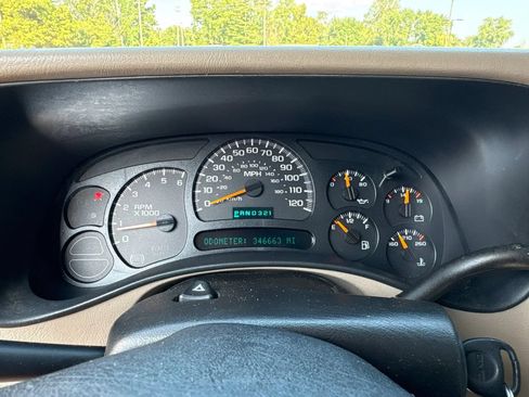Used 2005 GMC Yukon XL SLT w/ SLT Preferred Equipment Group AWD/4WD image 13