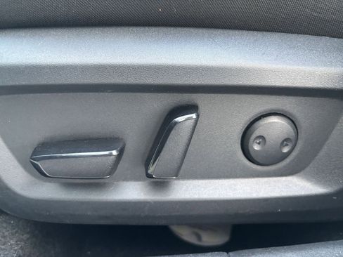 Used 2025 Nissan Rogue SV AWD/4WD image 22