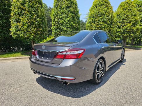 Used 2017 Honda Accord Sport image 5