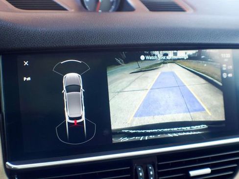 Used 2023 Porsche Cayenne image 34