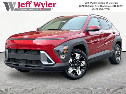 Certified 2025 Hyundai Kona SEL AWD/4WD image 1