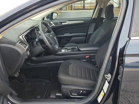 Used 2020 Ford Fusion SE image 11