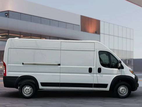 Used 2023 RAM ProMaster 2500 FWD image 3