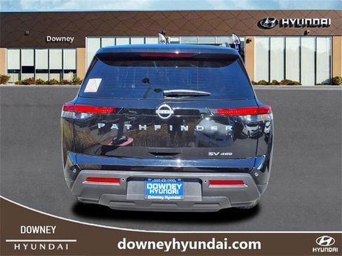 Used 2024 Nissan Pathfinder SV image 5