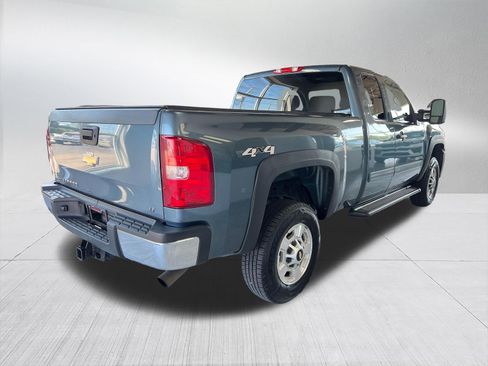 Used 2011 Chevrolet Silverado 2500 LT w/ Interior Plus Package AWD/4WD image 4