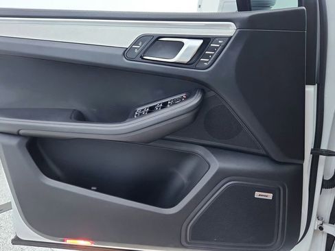 Used 2020 Porsche Macan Turbo image 17