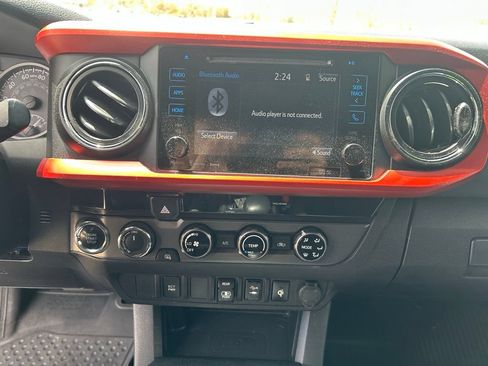 Used 2018 Toyota Tacoma TRD Off-Road AWD/4WD image 21
