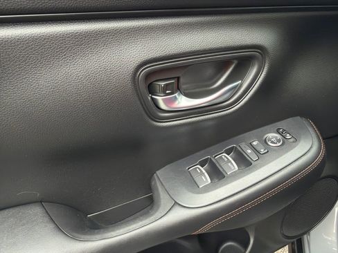 Certified 2025 Honda HR-V Sport image 32