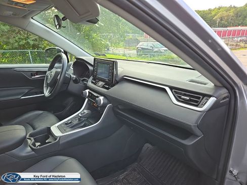 Used 2021 Toyota RAV4 XLE Premium AWD/4WD image 18