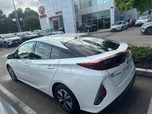 Used 2019 Toyota Prius Prime Plus FWD image 4