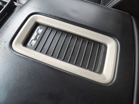 Used 2019 GMC Yukon XL Denali image 9