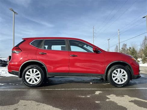 Used 2017 Nissan Rogue S image 3