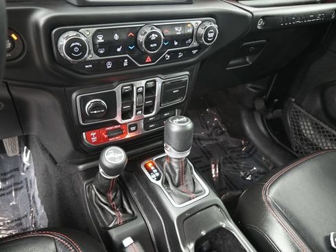 Used 2018 Jeep Wrangler Unlimited Rubicon w/ Dual Top Group AWD/4WD image 31
