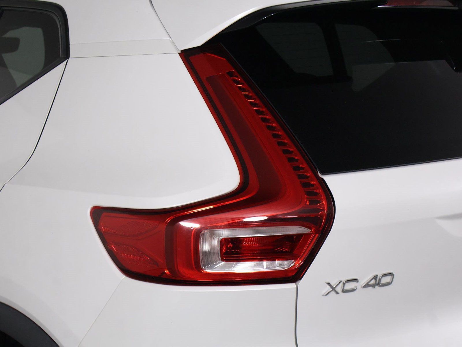Used 2023 Volvo XC40 B5 Ultimate w/ Protection Package Premier AWD/4WD image 18