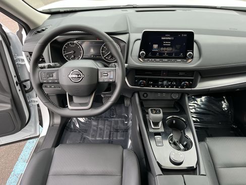 Used 2026 Nissan Rogue SV AWD/4WD image 10