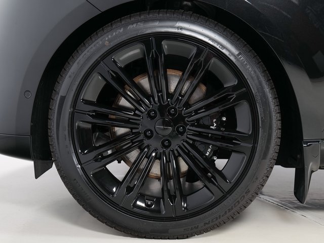 New 2026 Land Rover Range Rover Long Wheelbase SE AWD/4WD image 9