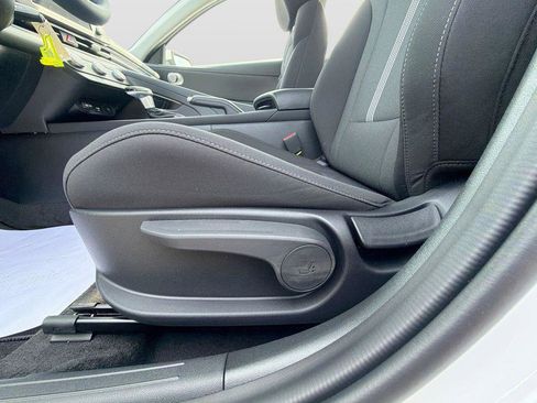 New 2026 Hyundai Elantra SE FWD image 16