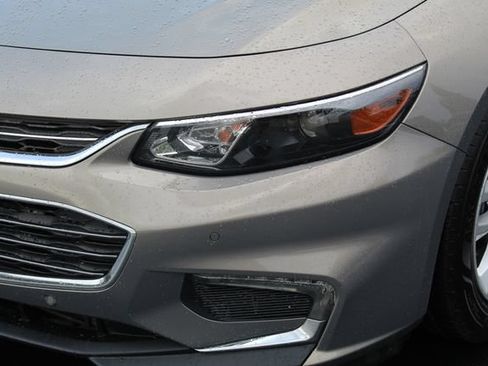 Used 2017 Chevrolet Malibu Hybrid w/ Leather Package FWD image 10