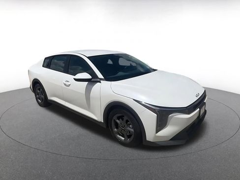 Used 2025 Kia K4 LXS image 2