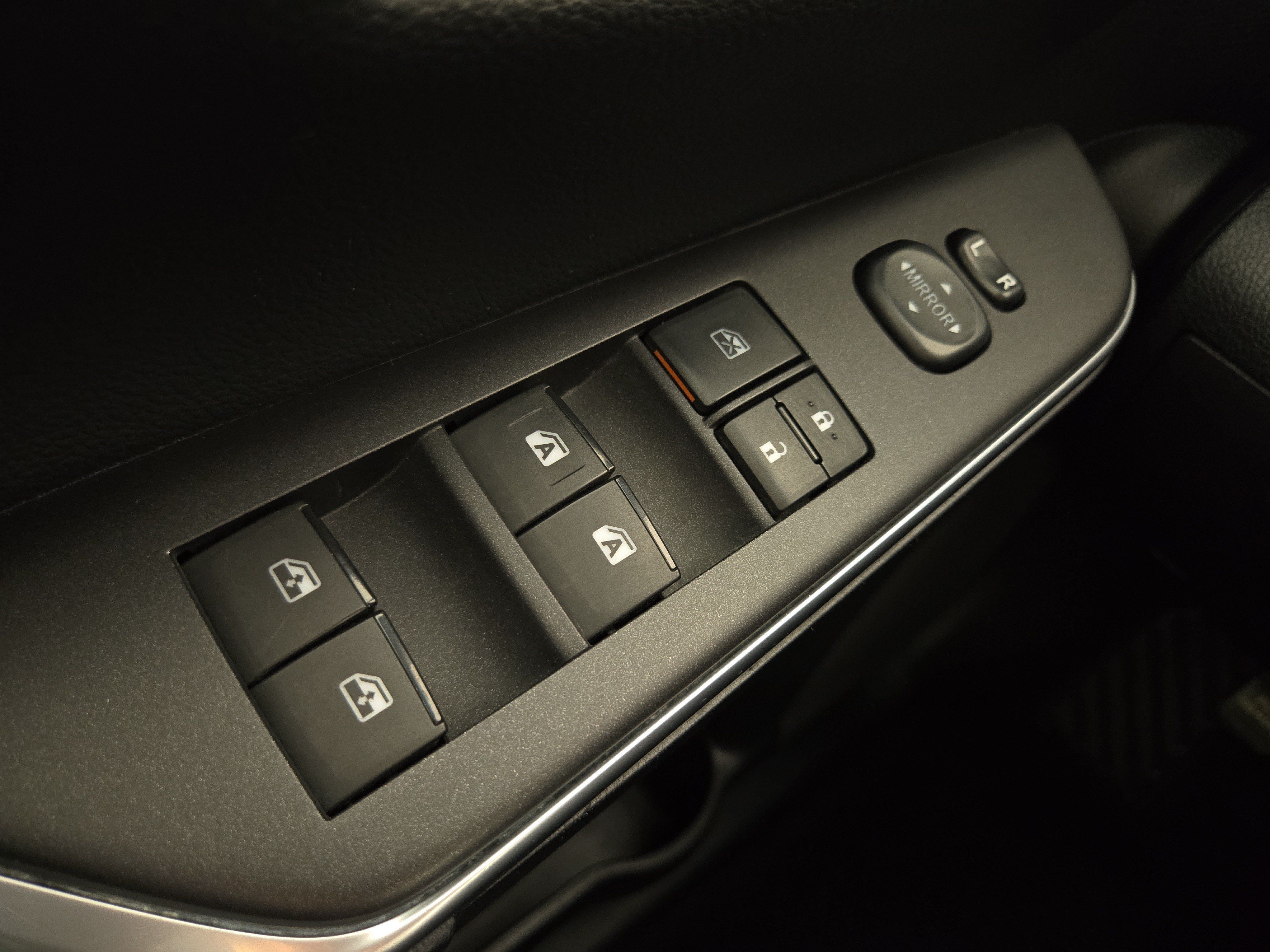 Used 2016 Toyota Camry LE FWD image 25