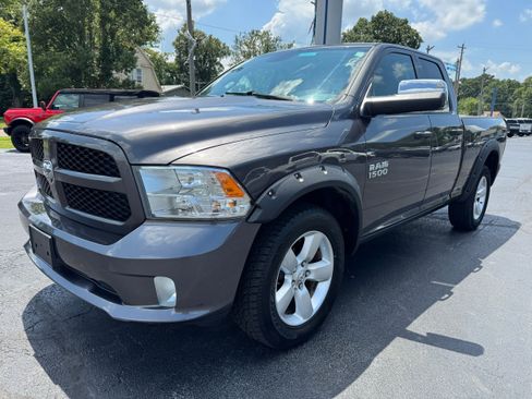 Used 2015 RAM 1500 Express AWD/4WD image 3