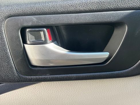 Used 2016 Toyota Highlander XLE image 8