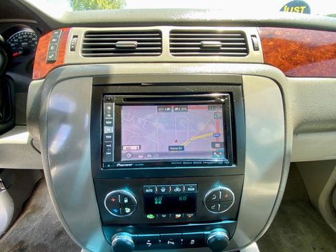 Used 2014 GMC Yukon XL SLT AWD/4WD image 23