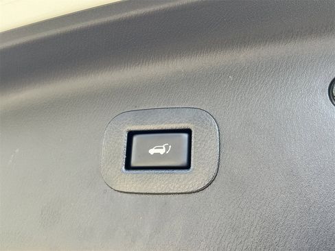 Certified 2020 Nissan Armada Platinum w/ Platinum Reserve Package image 31