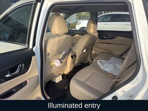 Used 2017 Nissan Rogue SV image 15