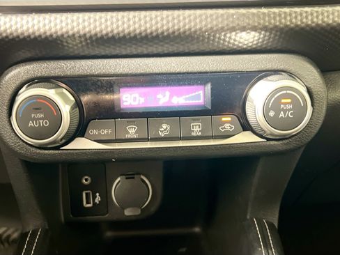 Used 2018 Nissan Kicks SV image 27