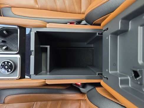 Used 2022 Nissan Pathfinder Platinum w/ Cargo Package image 28