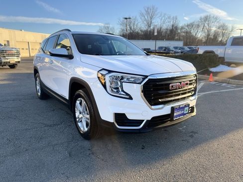 Used 2022 GMC Terrain SLE w/ Driver Convenience Package image 9