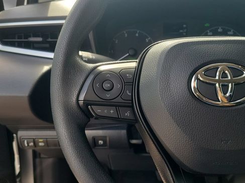 Used 2025 Toyota Corolla LE FWD image 17