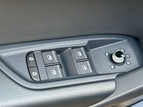 Used 2023 Audi Q5 2.0T Premium w/ Convenience Package image 13