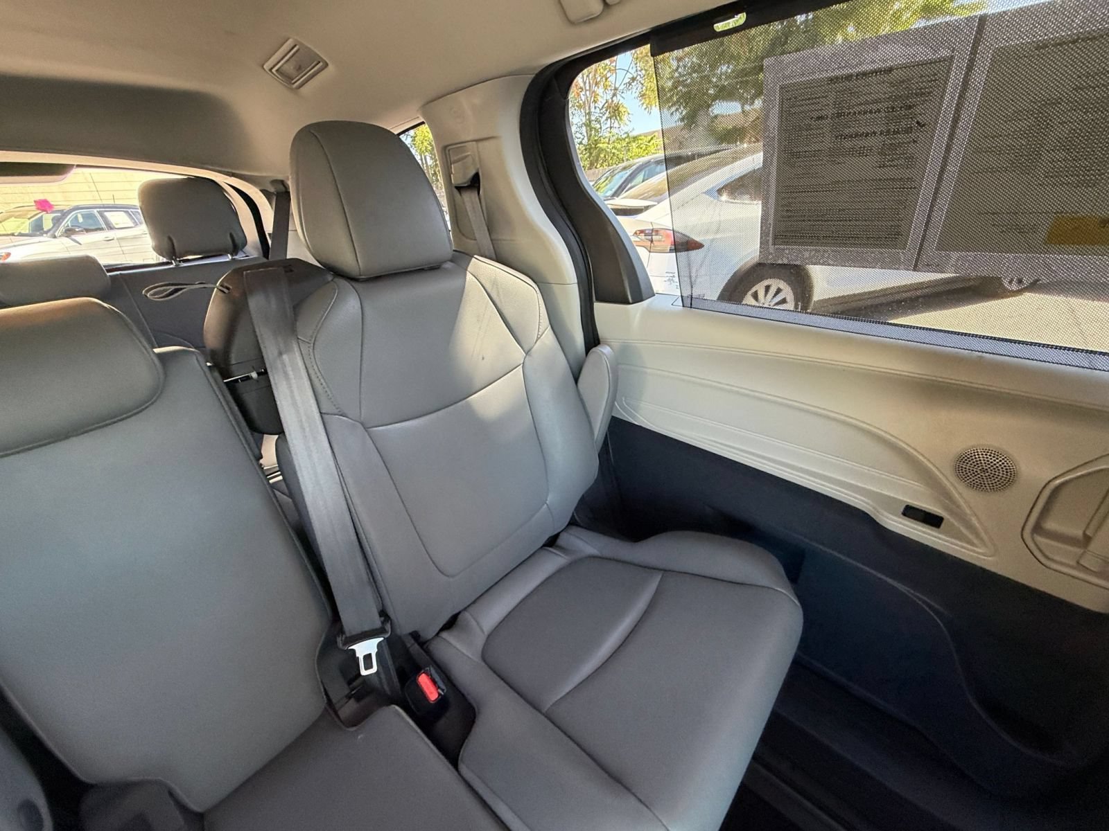Used 2024 Toyota Sienna XLE FWD image 39
