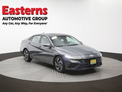 Used 2025 Hyundai Elantra SEL FWD image 51