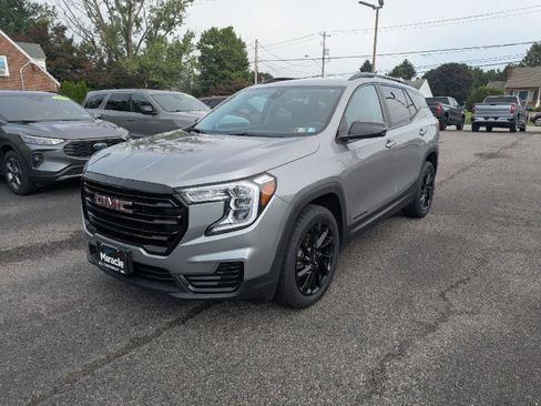 Used 2023 GMC Terrain SLE w/ Elevation Edition AWD/4WD image 3
