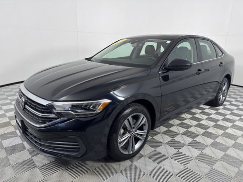 Used 2024 Volkswagen Jetta SE image 9