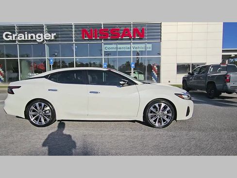 Used 2023 Nissan Maxima Platinum w/ Sport Mat Group FWD image 36