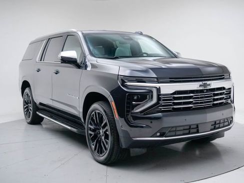 Used 2025 Chevrolet Suburban Premier image 9