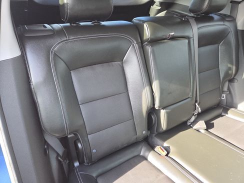 Used 2024 GMC Terrain SLT w/ Tech Package FWD image 22