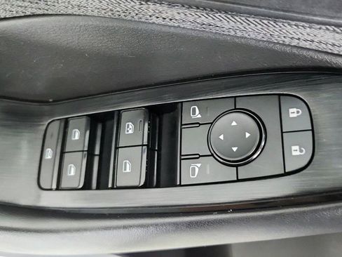 Used 2023 Nissan Rogue S AWD/4WD image 17