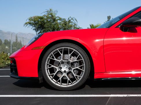 Used 2025 Porsche 911 Carrera RWD image 10