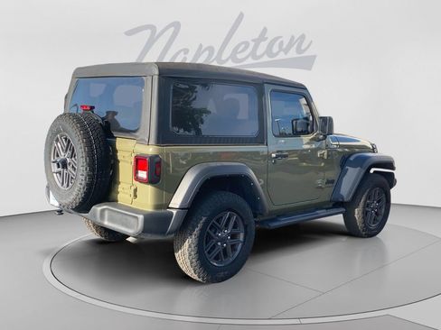 Used 2025 Jeep Wrangler Sport AWD/4WD image 6