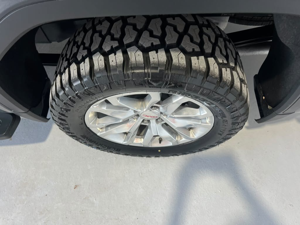 Used 2021 GMC Sierra 1500 SLT AWD/4WD image 9